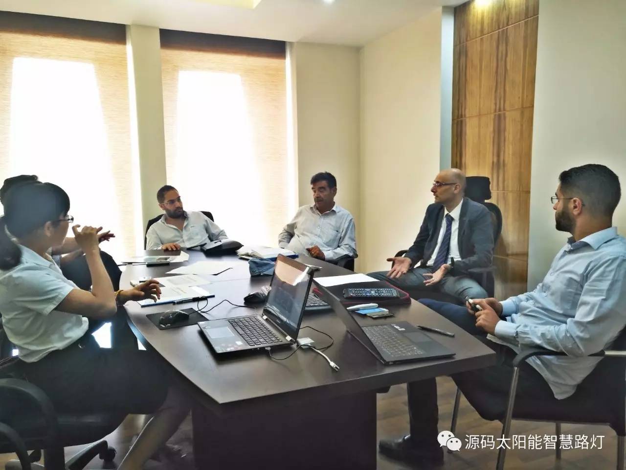 太陽能路燈，太陽能平板燈，光伏產(chǎn)業(yè)，綠色節(jié)能，太陽能路燈廠家