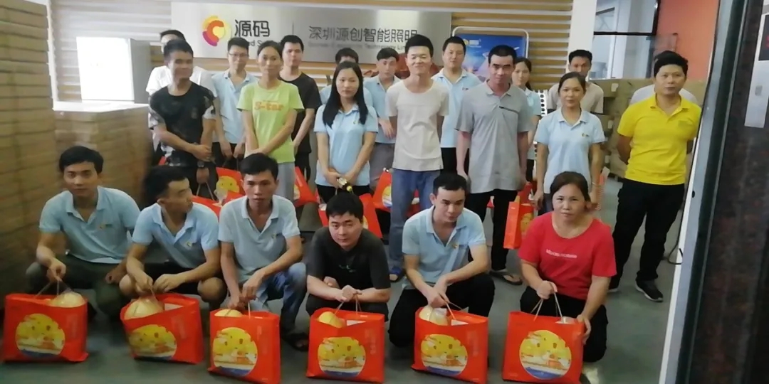 喜逢中秋加國(guó)慶，月圓家圓就團(tuán)圓